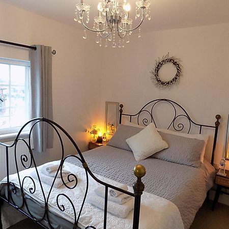 Double Award Winning 1700'S Grd 2 Listed Cottage Near Stonehenge เอมส์เบอรี ภายนอก รูปภาพ
